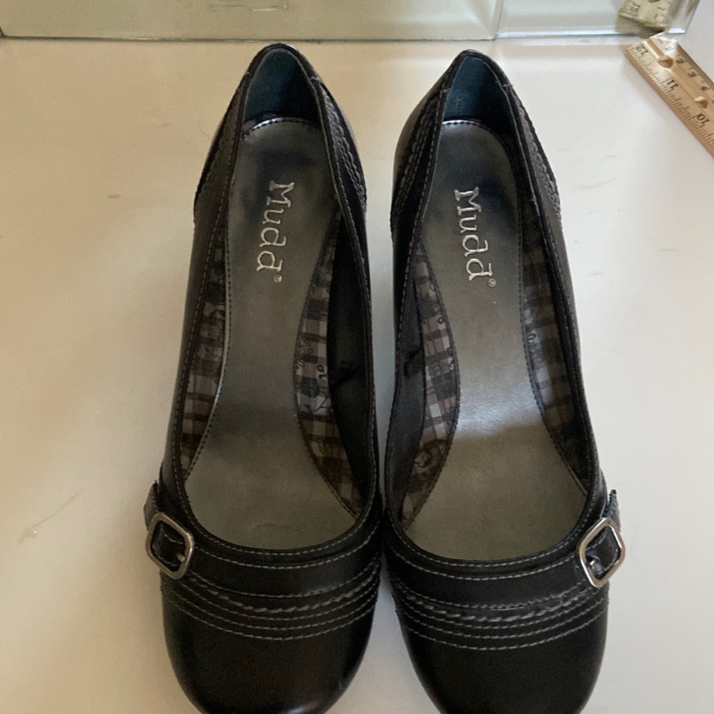 Mudd 2 1/4 inch heels